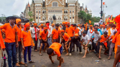 Photo of महाराष्ट्र: प्रदर्शनकारियों ने सड़क पर खेली कबड्डी; ट्रैफिक  के चलते पैदल चलकर हाईकोर्ट पहुंचे जज