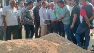 Photo of हरियाणा: राज्य मंत्री ने किया अनाजमंडी का दौरा, धान खरीद कार्य का किया निरीक्षण