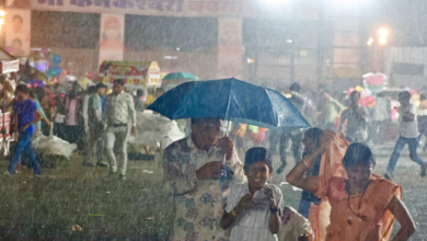 Photo of इंदौर में देर रात बारिश, भीगे गरबा पांडाल