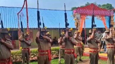 Photo of झारखंड सशस्त्र पुलिस के जवानों ने महानवमी पर की पारंपरिक ‘शस्त्र पूजा’