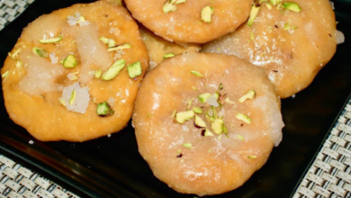 Photo of ऐसे तैयार करें मीठी मठरी, विधि है बेहद आसान