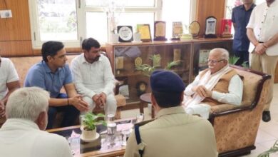 Photo of रोहतक में ASI का पोस्टमार्टम: केंद्रीय मंत्री मनोहर लाल परिजनों से मिले