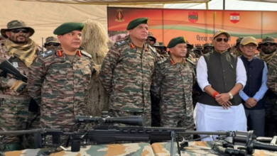 Photo of लौंगेवाला जाकर ‘पहली सैन्य टुकड़ी’ से मिले रक्षा मंत्री राजनाथ