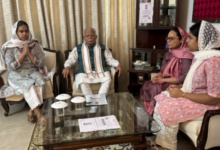 Photo of हरियाणा: दिवंगत आईपीएस पूरण कुमार के घर पहुंचे केंद्रीय मंत्री मनोहर लाल