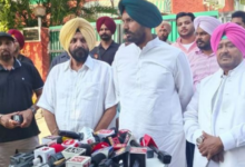Photo of हरियाणा: आईपीएस पूरण कुमार के घर पर लगा नेताओं का तांता