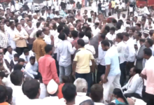 Photo of नागपुर में सड़कों पर उतरे किसान, कर्ज माफी को लेकर बंद किया नेशनल हाइवे