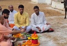 Photo of यूपी: सीएम योगी ने की गोरखनाथ मंदिर में गोवर्धन पूजा