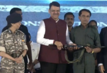 Photo of सीएम फडणवीस के सामने नक्सली कमांडर सोनू ने डाले हथियार
