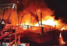 Photo of ओडिशा के पारादीप बंदरगाह पर जहाज में लगी आग