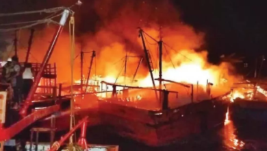 Photo of ओडिशा के पारादीप बंदरगाह पर जहाज में लगी आग