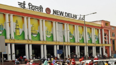 Photo of दिल्ली में इन रेलवे स्टेशनों पर प्लेटफॉर्म टिकटों की बिक्री पर रोक
