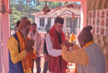 Photo of पिथौरागढ़ में अपने गांव पहुंचे सीएम धामी, झूम उठे ग्रामीण