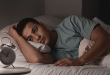 Photo of 6 घंटे से कम नींद लेने पर शरीर में शुरू हो जाती है गंभीर हलचल