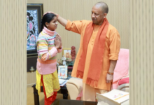 Photo of कानपुर से पैदल पहुंची दिव्यांग खुशी से मुख्यमंत्री ने की मुलाकात… 