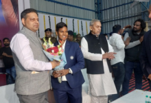 Photo of आगरा: डीएसपी दीप्ति शर्मा का भव्य स्वागत, पुलिस लाइन में बिछा रेड कारपेट