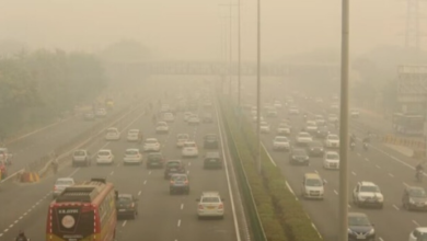 Photo of दिल्ली में ‘दमघोंटू’ हवा की मार, इन जगहों पर AQI 400 पार