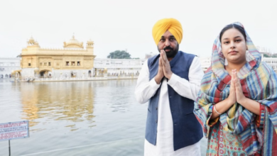 Photo of पंजाब: प्रकाश पर्व पर श्री दरबार साहिब में नतमस्तक हुए सीएम मान और उनकी पत्नी