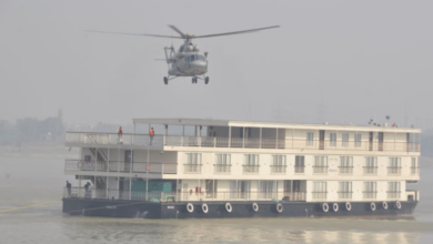 Photo of गंगोत्री क्रूज में छिपे आतंकी, हेलिकॉप्टर से एनएसजी कमांडो ने किया रेस्क्यू