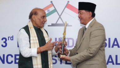 Photo of ब्रह्मोस मिसाइल डील:  राजनाथ ने इंडोनेशियाई रक्षा मंत्री को दी प्रतिकृति