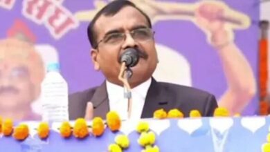Photo of ब्राह्मण बेटियों पर असभ्य टिप्पणी करने पर घिरे संतोष वर्मा