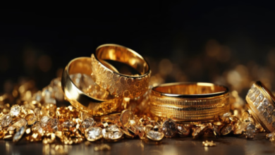 Photo of मजबूत मांग के बीच सोने की कीमत बढ़ी, चांदी 808 रुपये सस्ती