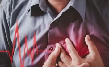 Photo of हार्ट अटैक और स्ट्रोक में एक-एक मिनट है कीमती, डॉक्टर बोले- ये लक्षण दिखते ही तुरंत पहुंचे अस्पताल