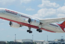 Photo of  एअर इंडिया विमान की आपातकालीन लैंडिंग, मुंबई जा रहा विमान तकनीकी खराबी के कारण दिल्ली लौटा