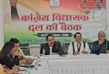 Photo of झारखंड में सियासी अटकलों के बीच कांग्रेस विधायकों ने मंत्रियों को सुनाई खरी-खोटी