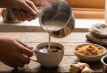 Photo of सर्दियों के लिए बहुत फायदेमंद है गुड़ वाली चाय, बस इस तरीके से करें तैयार