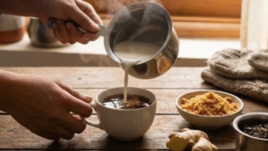 Photo of सर्दियों के लिए बहुत फायदेमंद है गुड़ वाली चाय, बस इस तरीके से करें तैयार