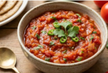 Photo of पूड़ी-पराठे का स्वाद हो जाएगा दोगुना, जब थाली में होगी चटपटी टमाटर-प्याज की चटनी