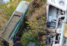 Photo of अल्मोड़ा में बड़ा हादसा, सुबह-सुबह खाई में गिरी बस… सात लोगों की मौत
