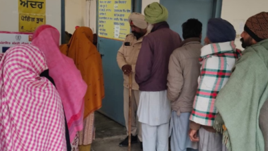 Photo of जिला परिषद-ब्लाक समिति चुनाव: गिद्दड़बाहा के गांव बबानियां और मधीर में मतदान जारी