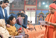 Photo of यूपी: जनता दर्शन में सीएम योगी ने सुनीं लोगों की समस्याएं