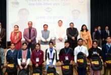 Photo of सीएम धामी ने उत्तराखंड बोर्ड परीक्षा –2025 टॉपर छात्र–छात्राओं को हरी झंडी दिखाकर किया रवाना