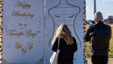 Photo of ‘हैपी बर्थडे टू अ टेरिफिक गाय’, ट्रंप और एपस्टीन के रिश्तों को लेकर मॉल में लगा दी रेप्लिका