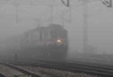 Photo of कोहरे की मार: सवा सात घंटे देरी से आई अवध एक्सप्रेस, ये 15 ट्रेनें लेट…दिल्ली जाने वाले यात्री ध्यान दें