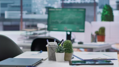 Photo of आपकी टेबल पर रखी ये चीजें रोक रही आपकी ग्रोथ? जानें खास वास्तु नियम