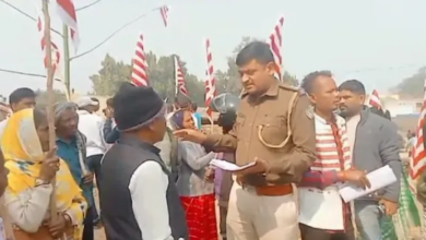 Photo of फर्जी कागजात पर जमीन हड़पने का आरोप, आदिवासी संगठनों ने सरना झंडा गाड़कर जताया विरोध