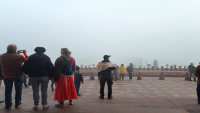 Photo of सर्दी ने तोड़ा रिकार्ड: सफेद चादर में इस कदर छिपा ताजमहल, पर्यटक नहीं कर सके दीदार