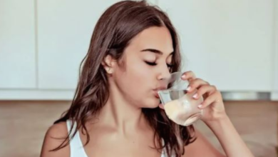 Photo of क्या आप भी खड़े होकर पीते हैं पानी? आज ही बदलें ये आदत