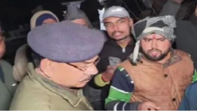 Photo of मंदिर के पास पशुओं के अवशेष मिलने पर हिंदूवादी संगठनों का प्रदर्शन