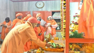 Photo of सीएम योगी ने चढ़ाई गुरु गोरखनाथ को आस्था की खिचड़ी