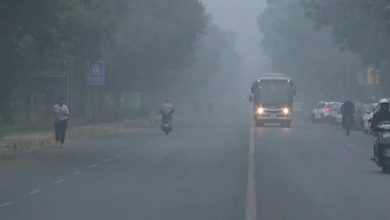 Photo of ड़ाके की ठंड के बीच प्रदूषण का कहर, ‘गंभीर’ श्रेणी में फिजा, कई इलाकों में 450 पार AQI