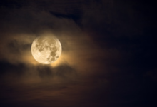 Photo of  होली पर चंद्र ग्रहण और भद्रा का साया, जानें इसका समय और भारत में प्रभाव