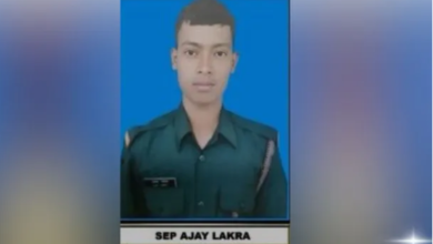 Photo of रांची के सपूत अजय लकड़ा जम्मू-कश्मीर में शहीद, मां ने मजदूरी कर बनाया था सैनिक