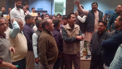 Photo of कार्यकारी परिषद की बैठक के दौरान नारेबाजी से गूंजा परिसर, पदोन्नति को लेकर शिक्षक-कर्मचारी दो फाड़