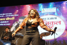 Photo of म्यूजिकल नाइट: पीलीभीत में हरियाणवी सिंगर कोमल चौधरी ने बिखेरा सुरों का जादू