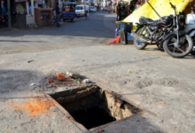 Photo of रोहिणी में अब फिर नाले में गिरा शख्स… जैसे-तैसे बची उसकी जान, सिस्टम की लापरवाही की हदें पार