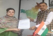 Photo of श्रुति चौधरी को MWB के अध्यक्ष चन्द्रशेखर धरणी ने सौंपा ज्ञापन, की ये मांग